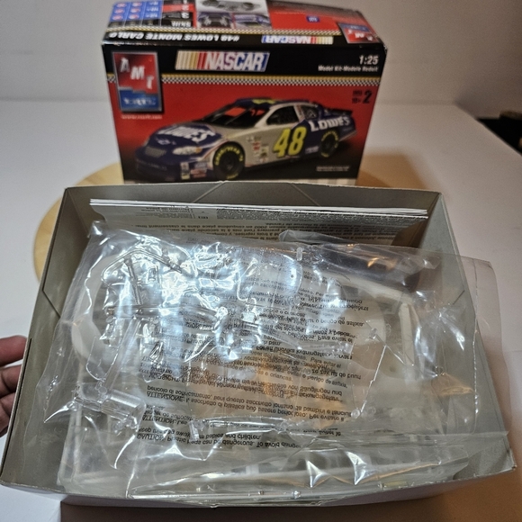 2003 Jimmie Johnson #48 NASCAR Lowes Monte Carlo AMT ERTL 1:25 Model Kit 38072 - Picture 6 of 6